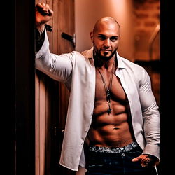 Strong, Toned Physique of Angelo Winter