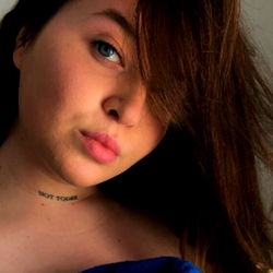 AnnyMay, a captivating beauty