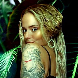 Model Jaisy on Instagram