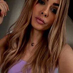 AnniKat Model Selfie in German, Age 25, Female, #ModelLife