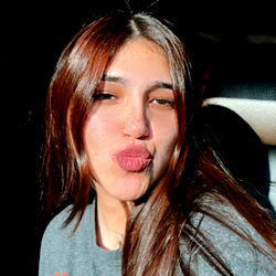 La Diabla: Casual Look with Pink Lipstick