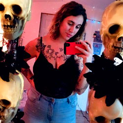 Queen Shannon: OnlyFans Model