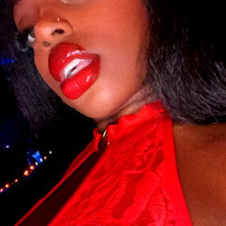 Naomi's Alluring Glance