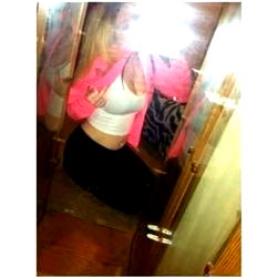 KinkyyyRenee's Playful Moment 📸