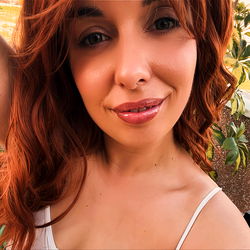 Model Lucia, a vibrant influencer from Spain