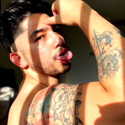 Antonio, a tattooed fitness enthusiast in a gym setting.