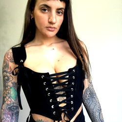 Onlyfans Model with Tattoos and Piercings,