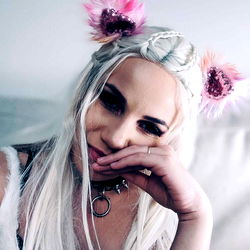 Fantasy Model Summer&amp;Joe: A Moment of Relaxation