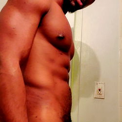 Chicago's Onlyfans BroganBeatBussy Shows Off His Bustling Body