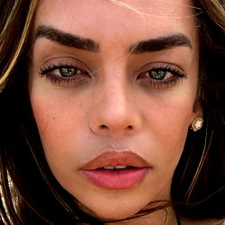 Fernanda - Gorgeous Model with Stunning Eyes