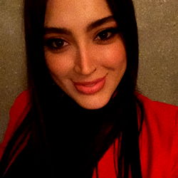 Fashionable Beauty Poses for Photoshoot