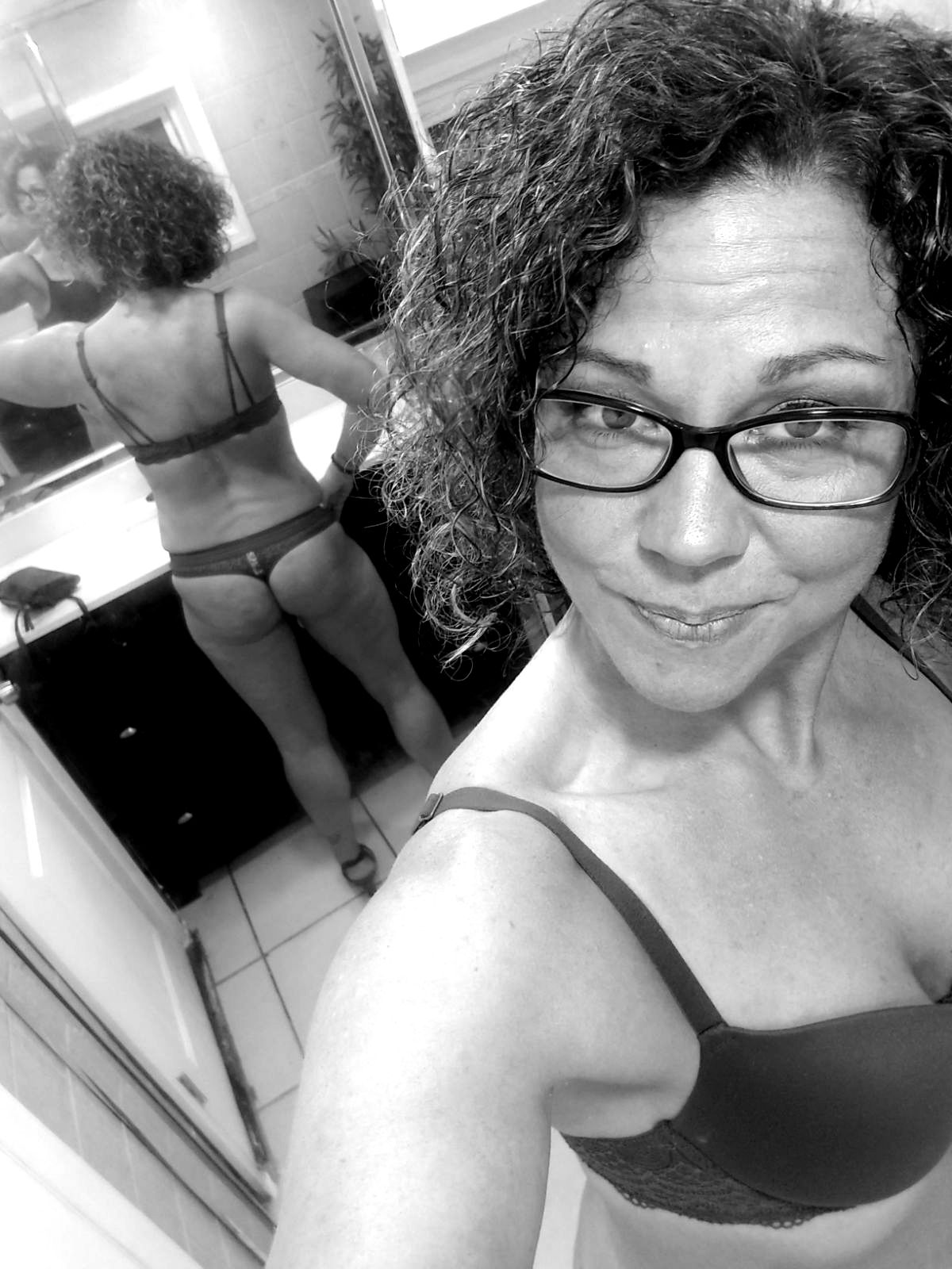 Aries Vixen Hotwife photo