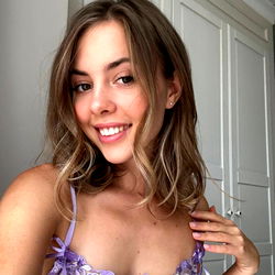 Onlyfans Model Pretty Kitty Eva Shares Her Favorite Summer Look 🌴