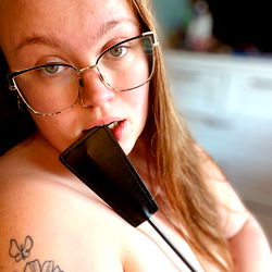 Mommy Emmie King: OnlyFans Model