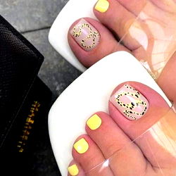 Luana's Yellow and Gold Nail Art