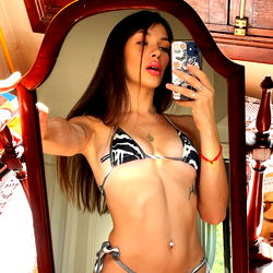Onlyfans Model Luxy 🌊 Posing for a Mirror Selfie