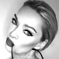 Anni, American Model, Striking a Pose for OnlyFans