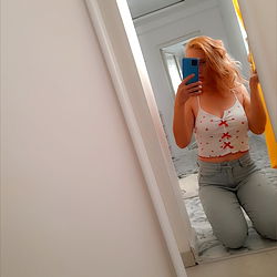 Andreea Rubia in Selfie Mirror