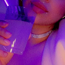 Model Dulce Holding Glass