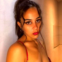 Lexie Brown, 26 - Elegant and Alluring