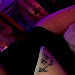 Intimate Moment of a 28 Year Old Female Model, Caught in a Casual Pose at a Gaming Convention