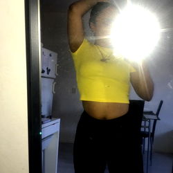 OnlyFans model Khlyo showcasing workout routine in bathroom mirror