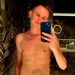 OnlyFans Model Jasey Rae, Shirtless in Bathroom, Snapchat