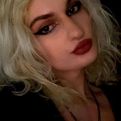 Stylish Model Quinn, a Canadian Beauty with Confidence and Chic Fashion Sense