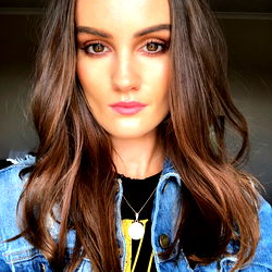 Melbourne Model with Short Hair and Brown Eyes