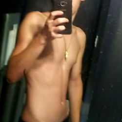 Fit Model Alex7.24 Showcases Abs