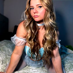 Hot model CiCi✨ in a bedroom