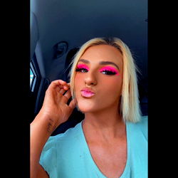 OnlyFans Braybaeh in Pink Glam Makeup