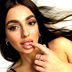 Intimate Portrait of Alexa