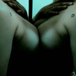 Onlyfans Model Orianna Poses for Photoshoot in Medellin