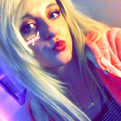 Angelkizzed - A Florida-based OnlyFans Model Posing for a Model Shoot