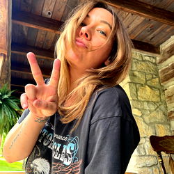 Earth's Beth, a Blonde Stunner in Casual Chic