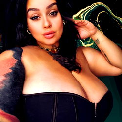 JasmineBliss, an OnlyFans Model