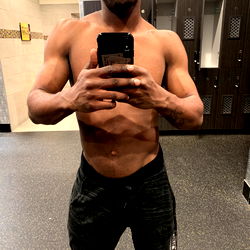 OnlyFans Model Daddy in Gym, Showing Abs