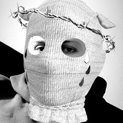 Unique Mask with Gender Reveal, from Strasse