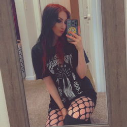 OnlyFans Model Endeavor Moon: A Captivating Photograph