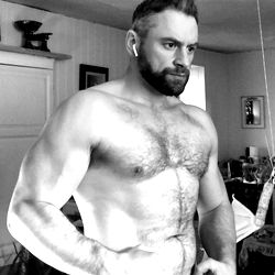 Flexing at Home: Wankalot9inch's Muscular Showcase