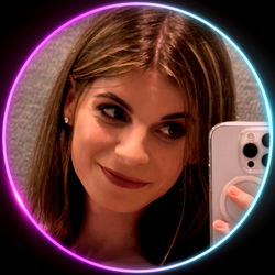 Sydney Summers, a vibrant social media personality