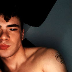 OnlyFans Model Spennyboi's Shirtless Gym Selfie