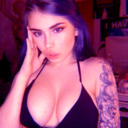 Alteaaetla SG: A Gorgeous Model in a Bikini