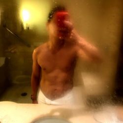 Andy Slotvink, New York's Shirtless Selfie in Bathroom Mirror