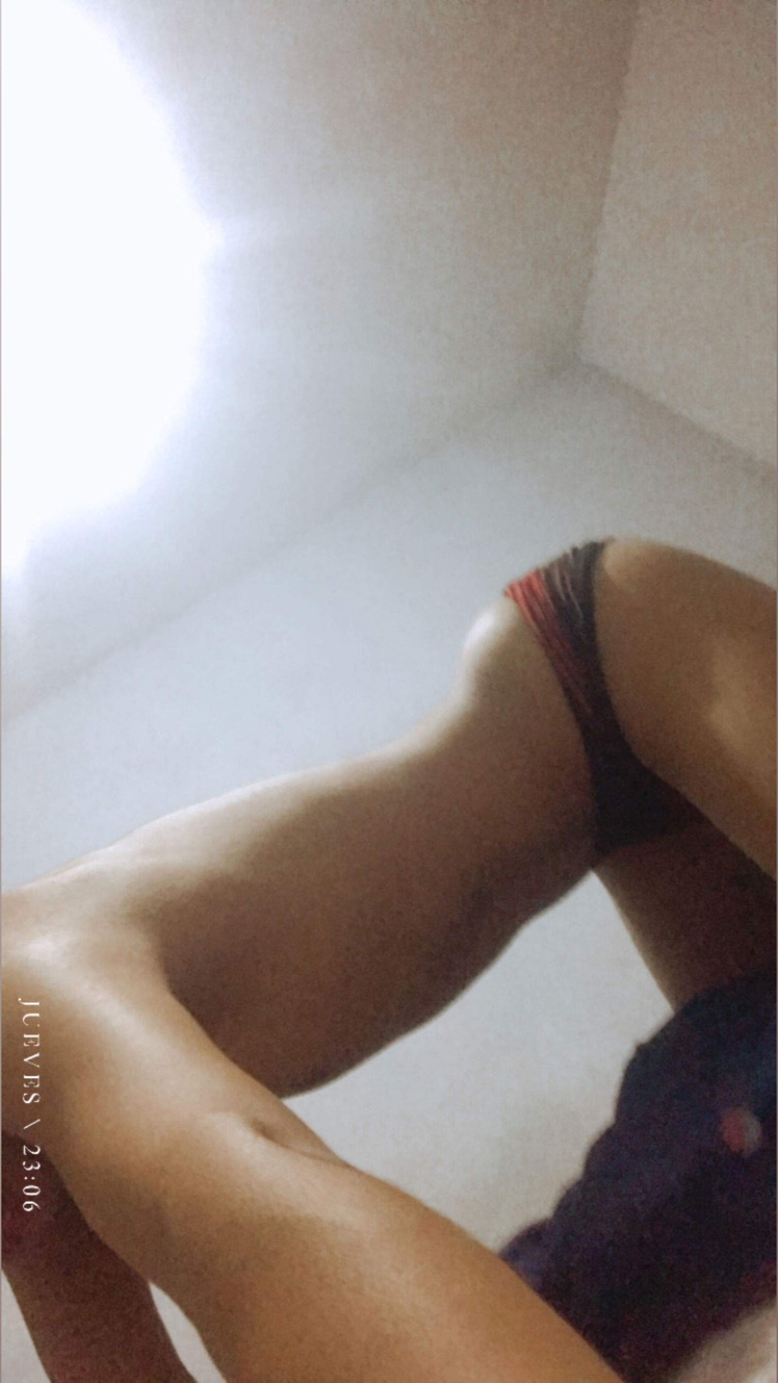 lara miel 🐝 photo