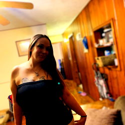 Nadiaelle611 - OnlyFans Model Posing in Living Room