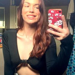 Model Dahlia's Stylish Look