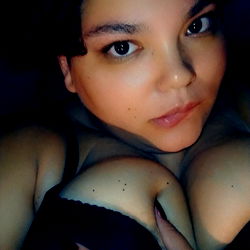 Toni H, OnlyFans Model in Black Lace Bra