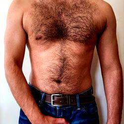 Adam - Onlyfans Model Showcasing Muscles and Confidence